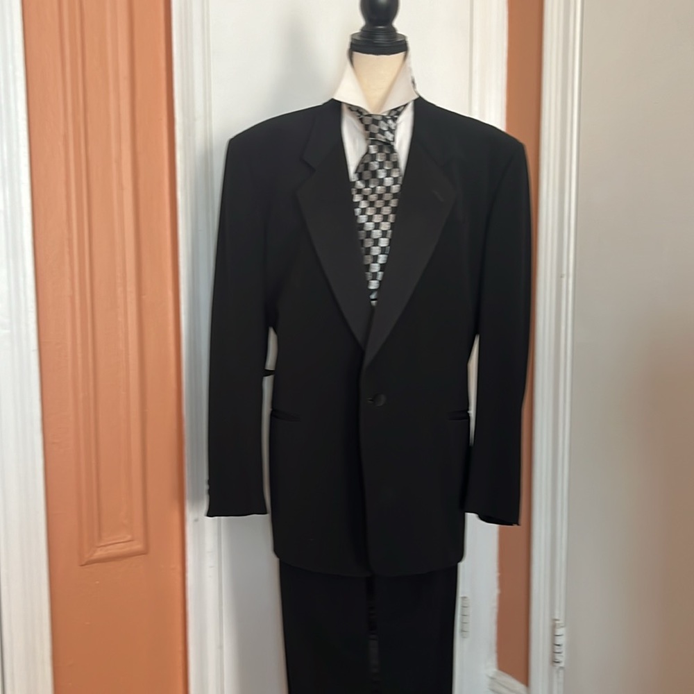 Tuxedo LUCIANO SOPRANI size 50 new